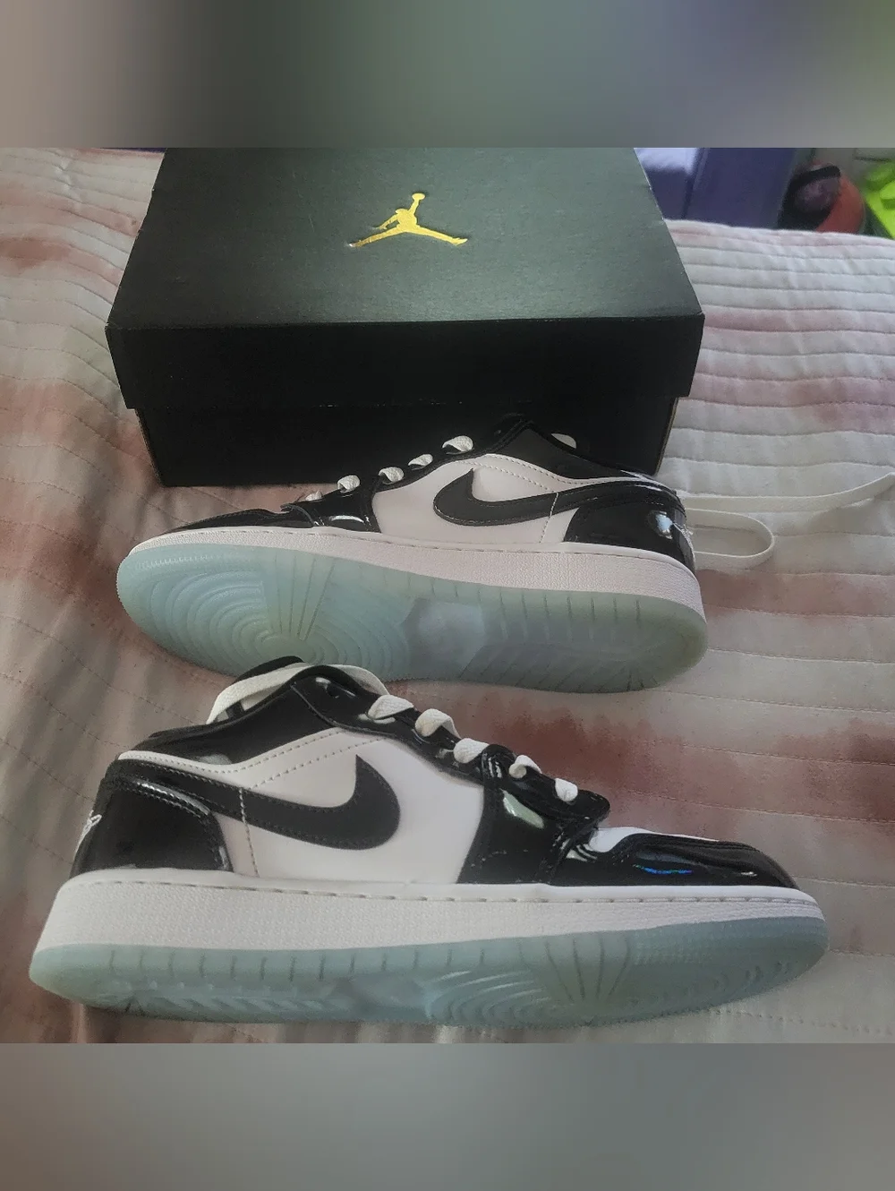 Jordan 1s Low Top Sneakers - Black & White Patent Size 4Y EUC - Picture 5 of 13